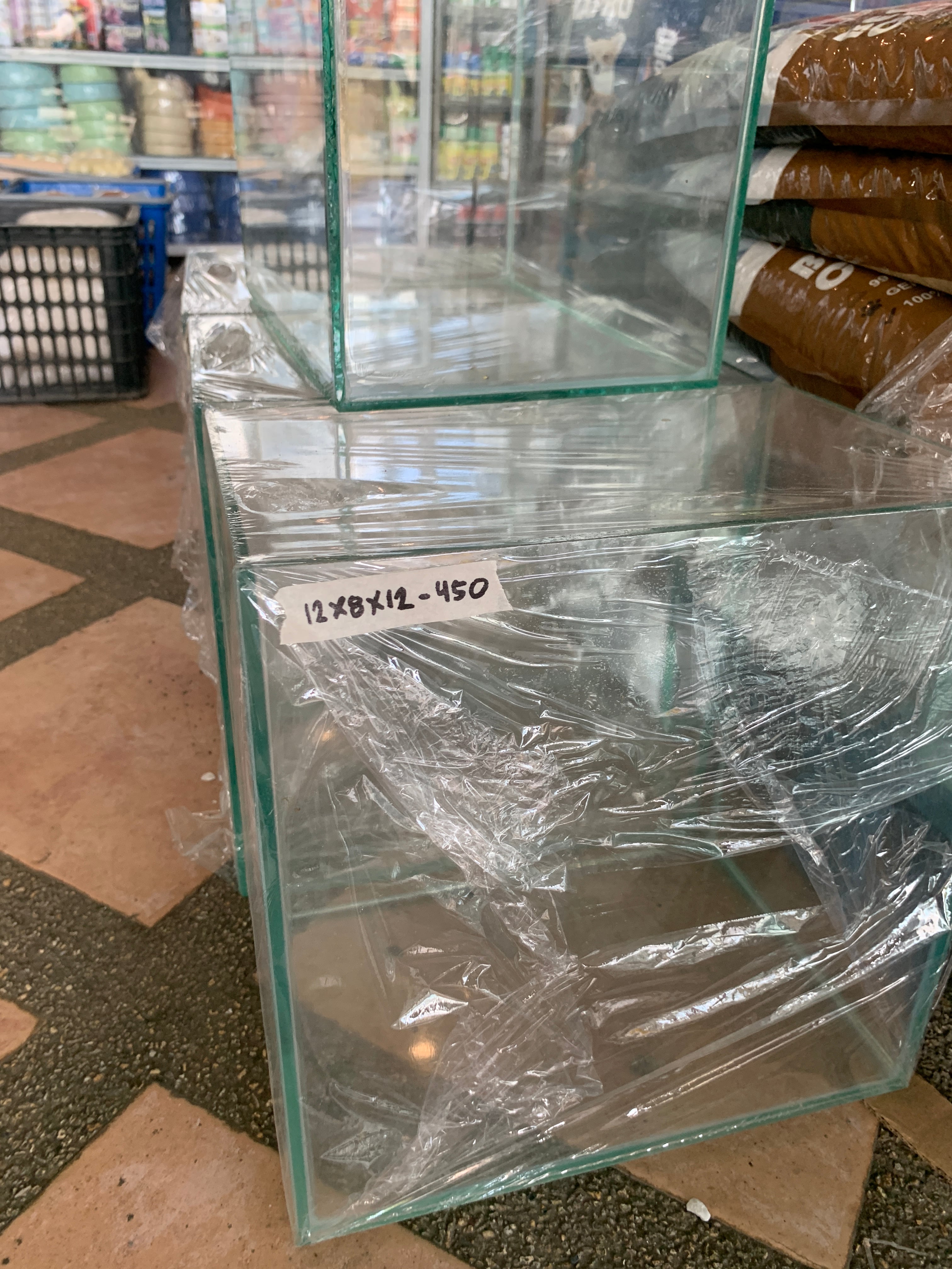 Fish tank 12x8x12

